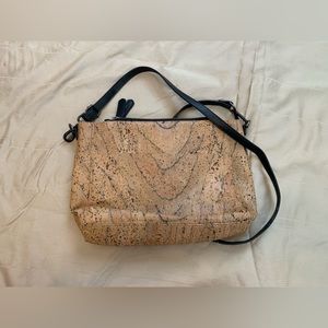 Queork crossbody